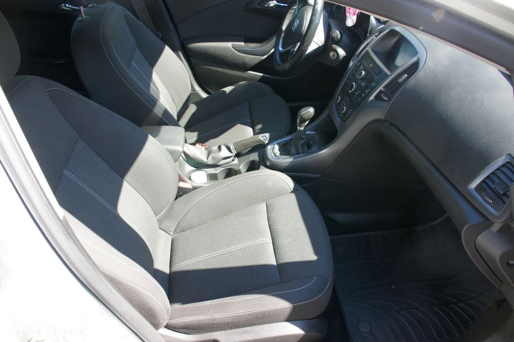Opel Astra 1.4 T Cosmo EU6 - 10