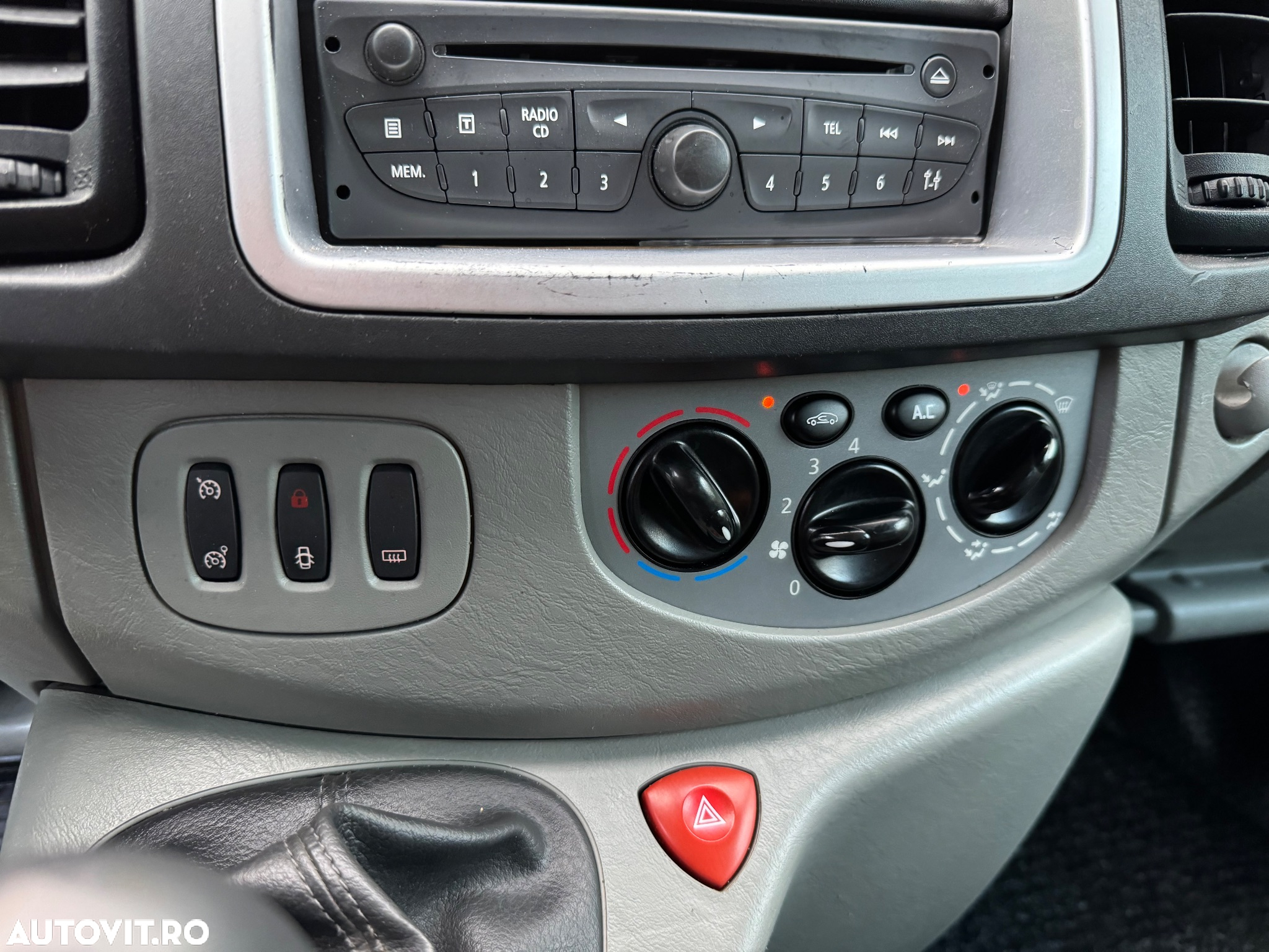 Opel Vivaro 2.5 CDTI L2H1 Life Cosmo - 27