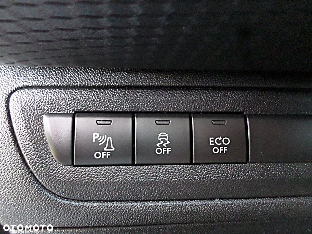 Peugeot 2008 BlueHDi 100 STOP & START Style - 18