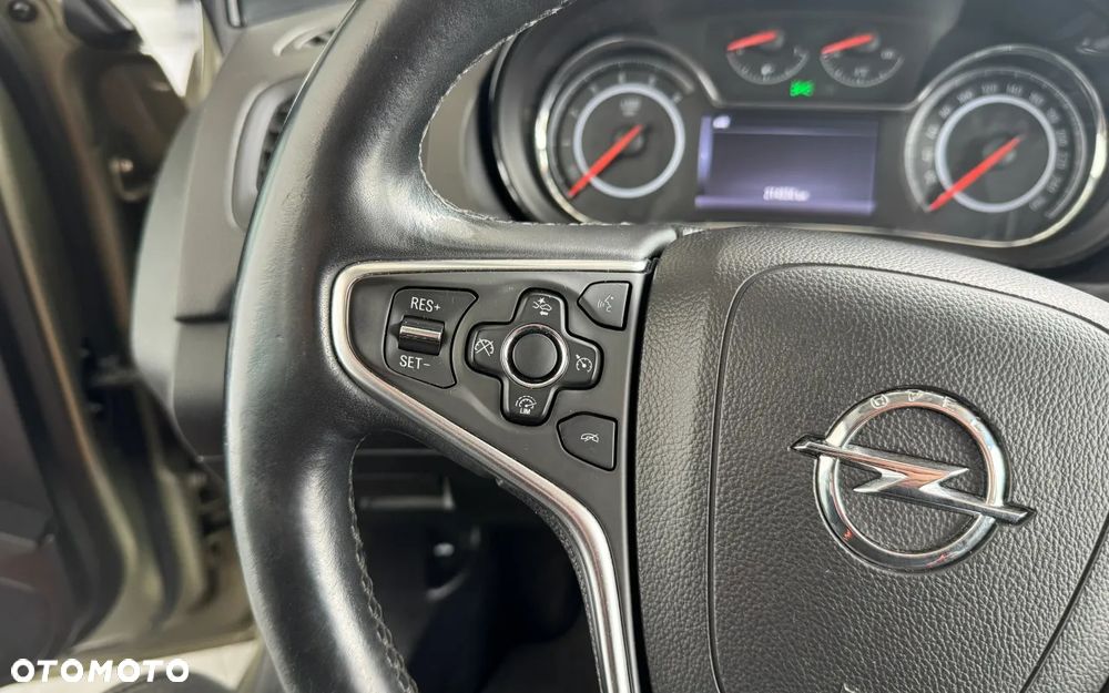 Opel Insignia - 25