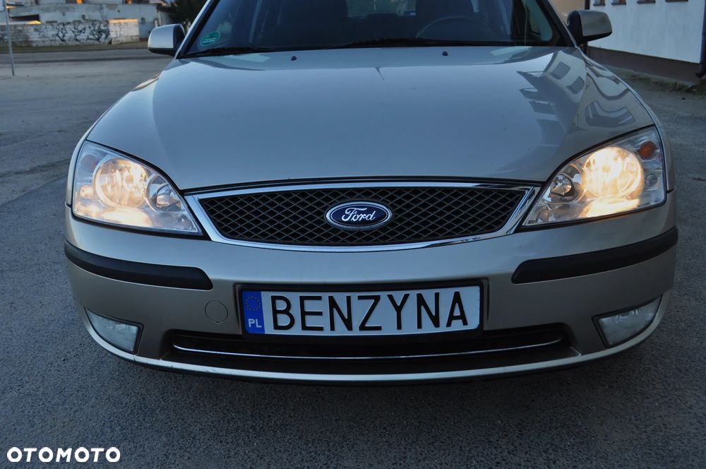 Ford Mondeo 1.8 Ghia - 31