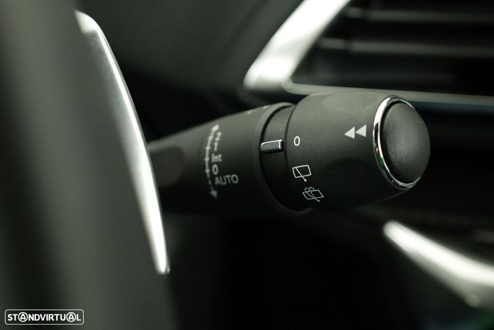 Peugeot 5008 1.2 Hybrid Allure Pack e-DCS6 - 19