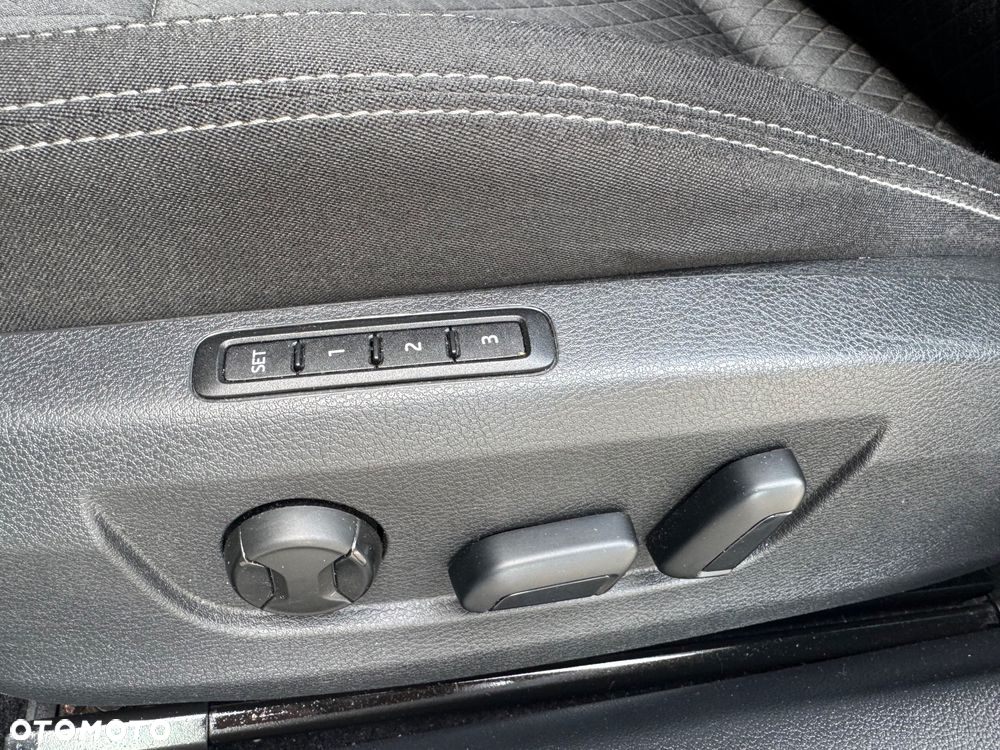 Skoda Superb 2.0 TDI 4x4 DSG SportLine - 24