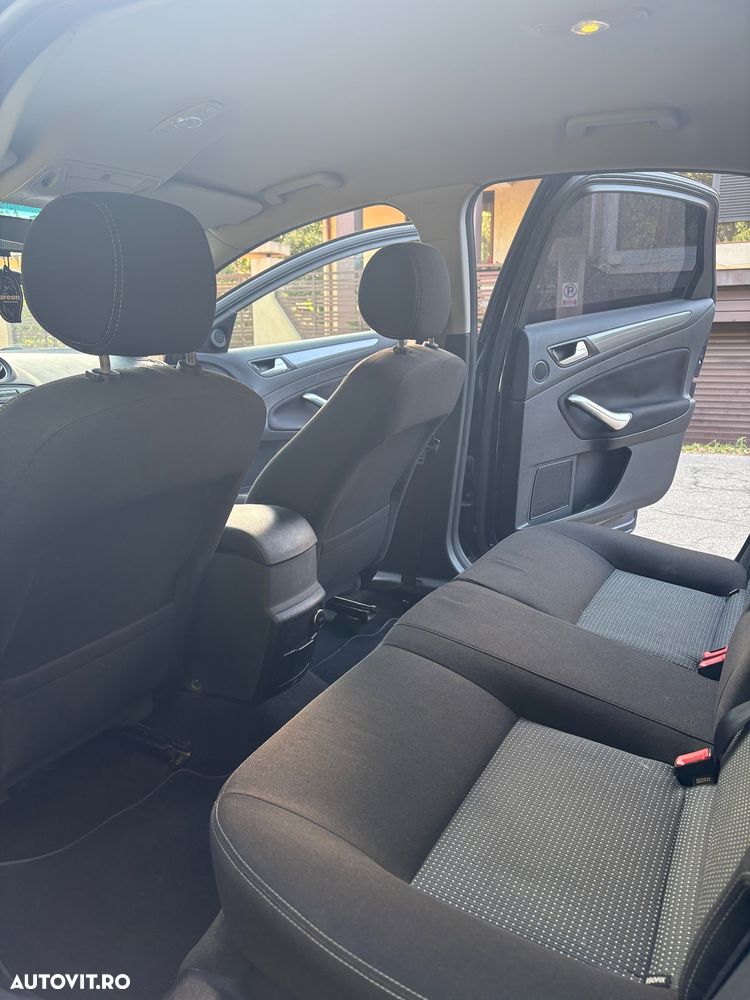 Ford Mondeo 2.0 TDCi Powershift Business Class - 9
