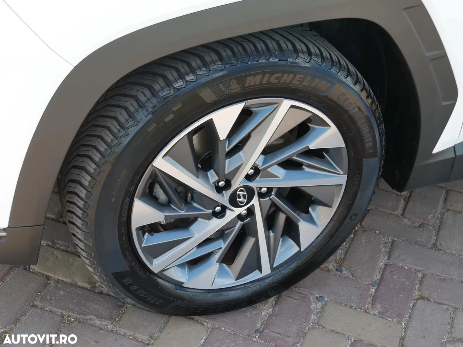 Hyundai Tucson - 2