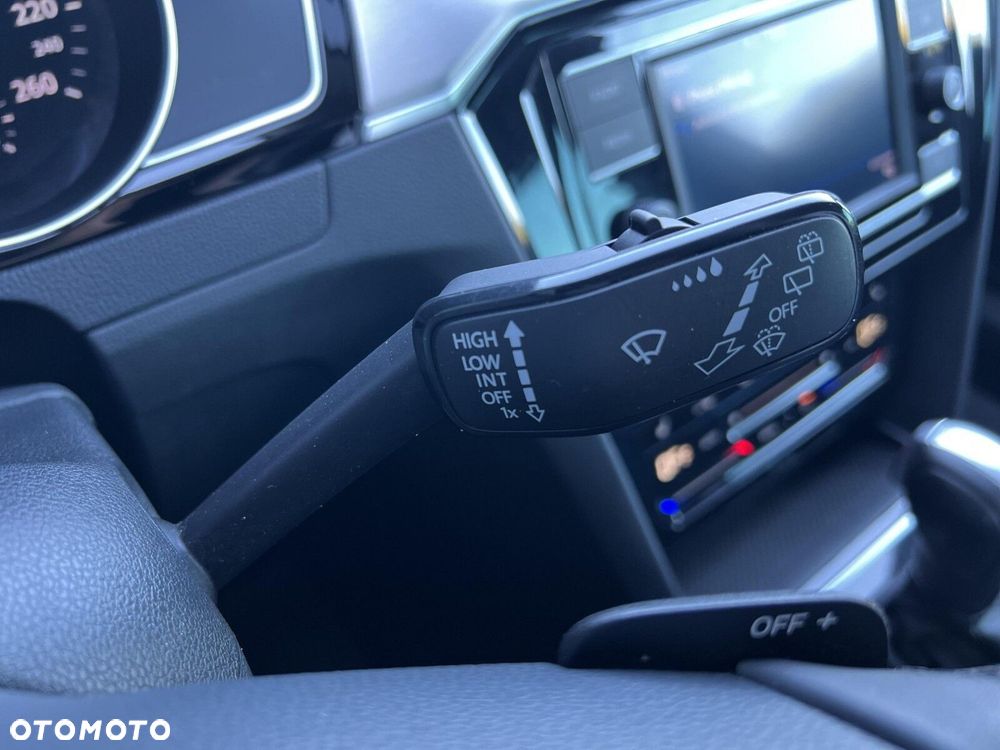 Volkswagen Passat - 12