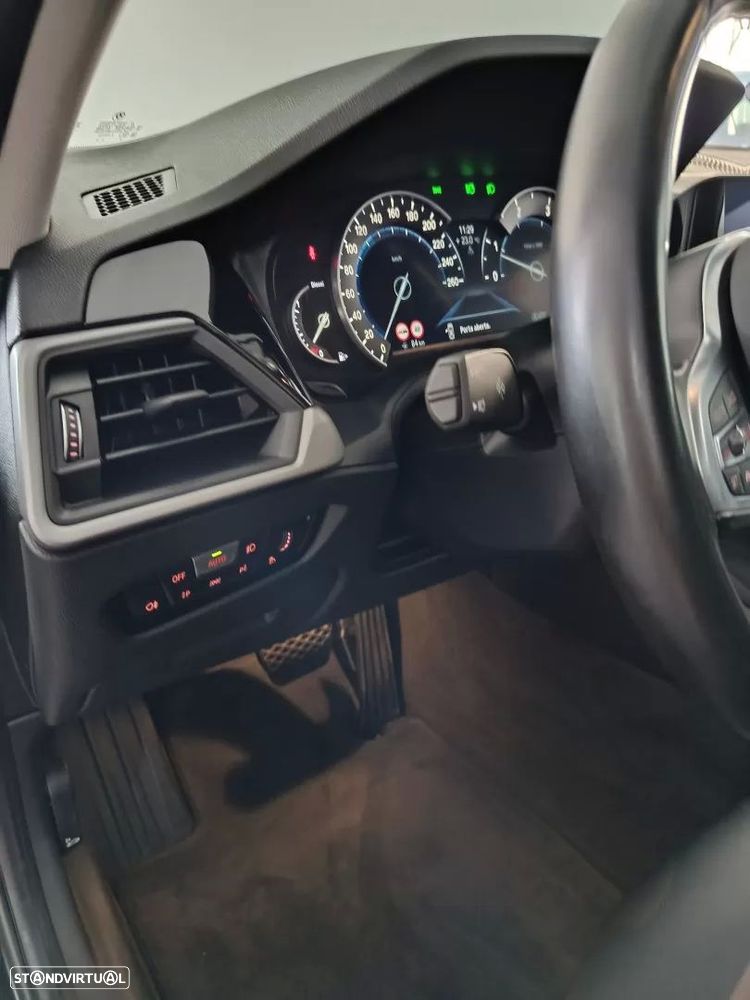 BMW 320 d Pack Desportivo M Auto - 24