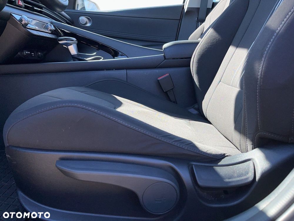 Hyundai Elantra 1.6 Smart CVT - 11