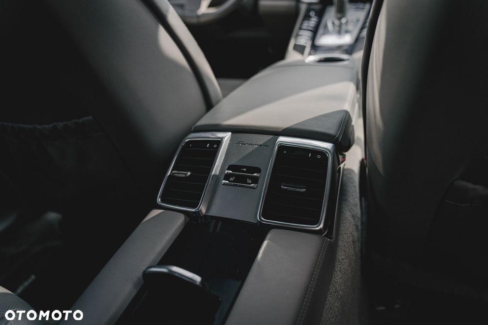 Porsche Panamera 4S - 12