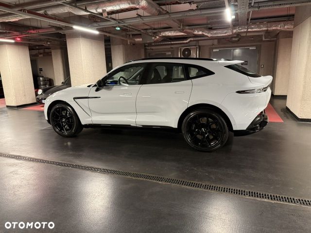 Aston Martin DBX - 7