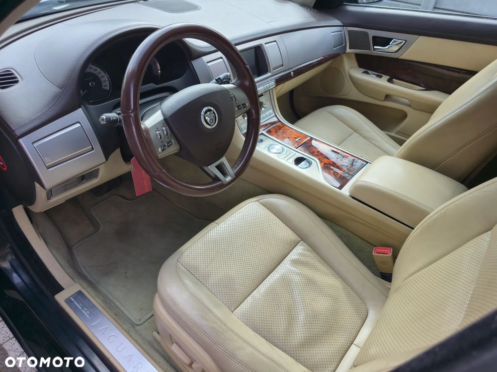 Jaguar XF 3.0 V6 D Premium Luxury - 9