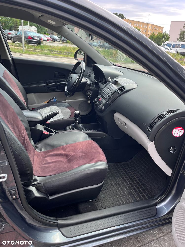 Kia Ceed 1.6 L - 7