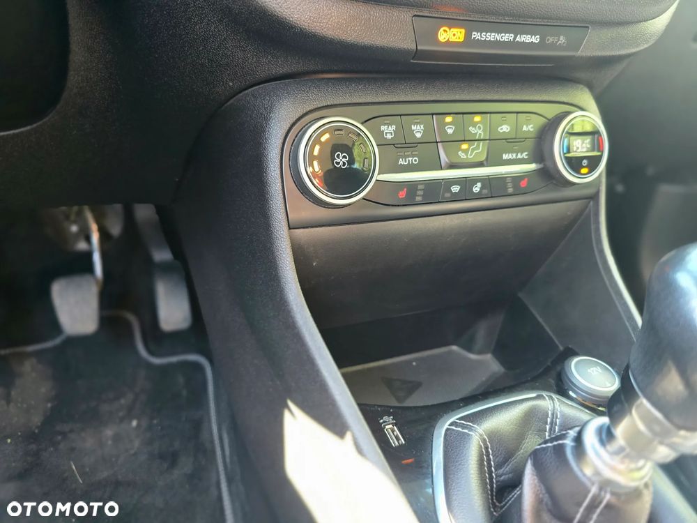 Ford Fiesta 1.0 EcoBoost S&S TITANIUM - 11