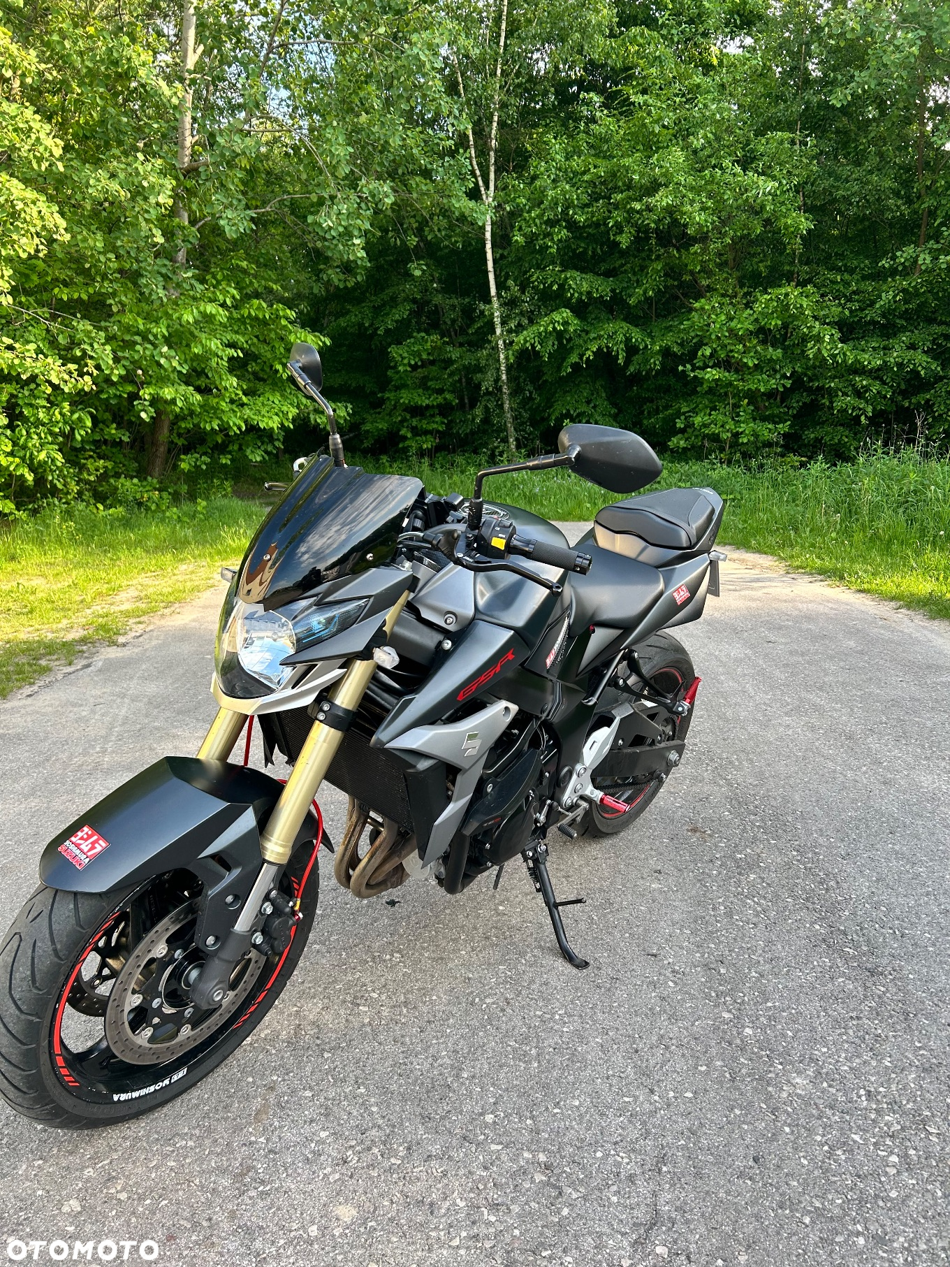 Suzuki GSR - 2
