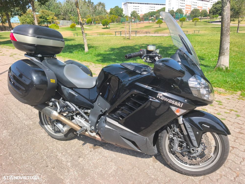 Kawasaki GTR 1400 - 9