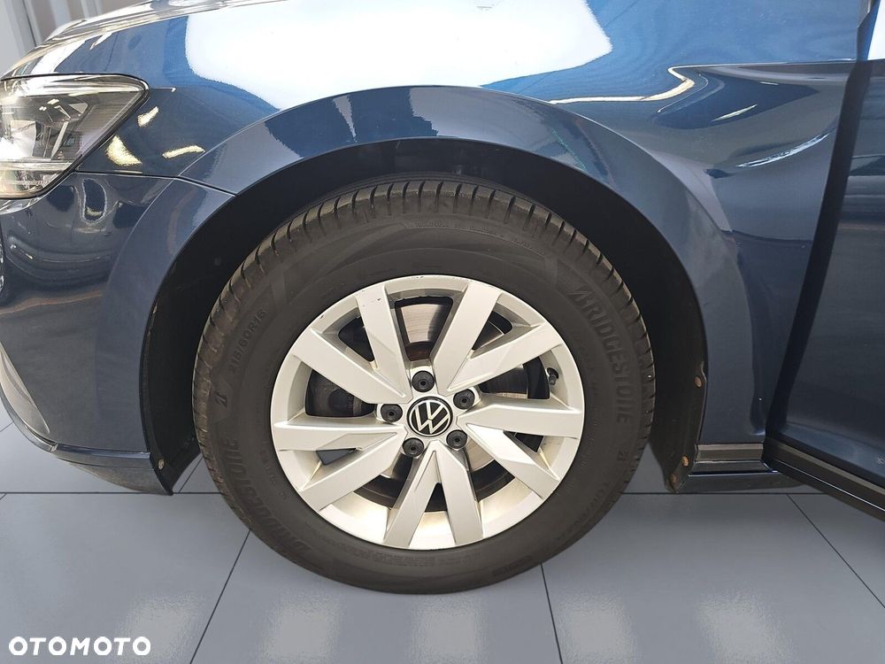 Volkswagen Passat Variant 2.0 TDI EVO Essence DSG - 36