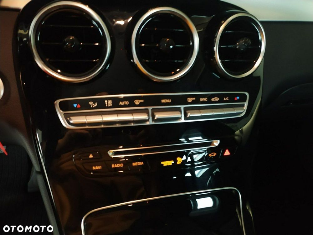 Mercedes-Benz GLC - 16