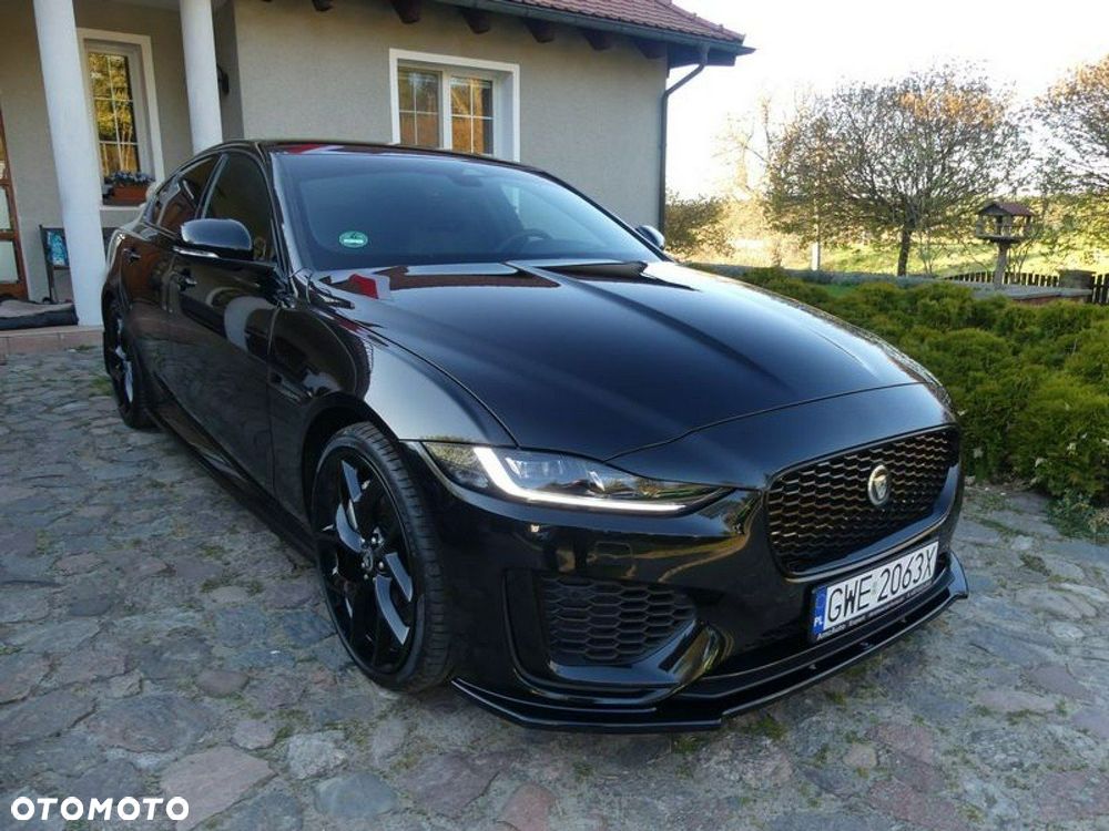 Jaguar XE 2.0 T AWD R-Sport - 3