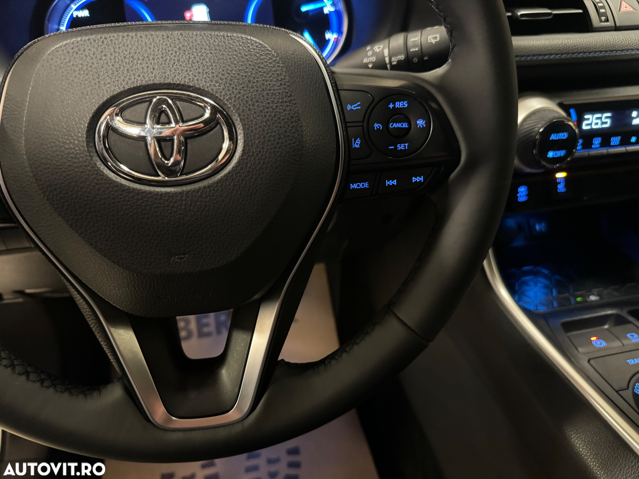 Toyota RAV4 2.5 4x4 Hybrid Team Deutschland - 20