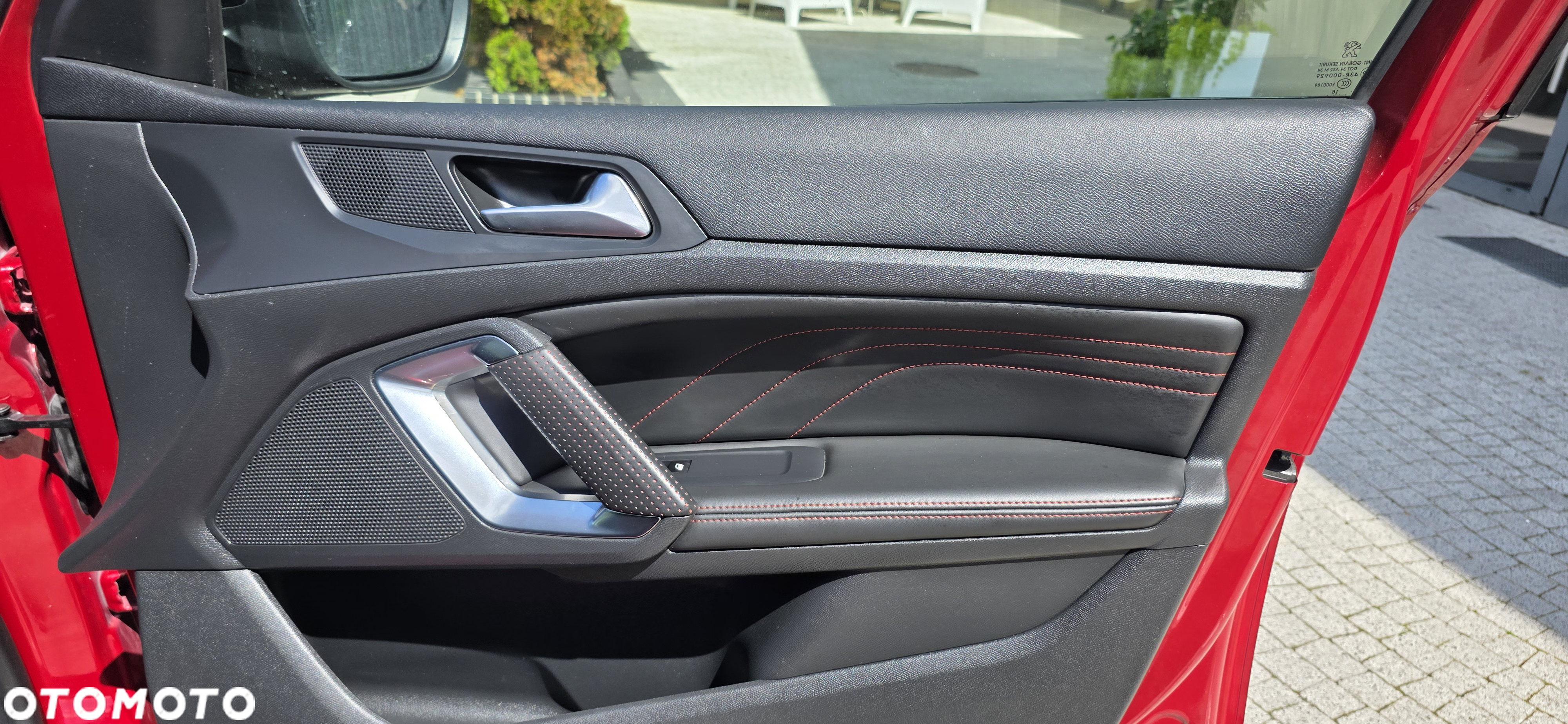 Peugeot 308 1.6 e-THP GTi by Sport S&S - 24