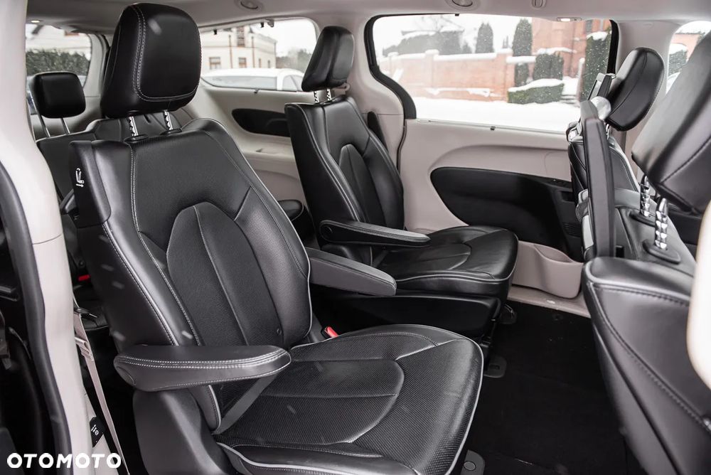 Chrysler Pacifica - 35