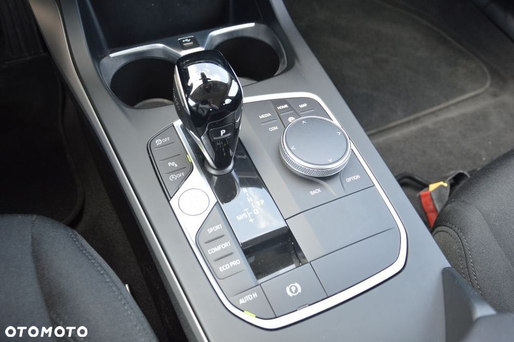 BMW Seria 1 118i Advantage - 24