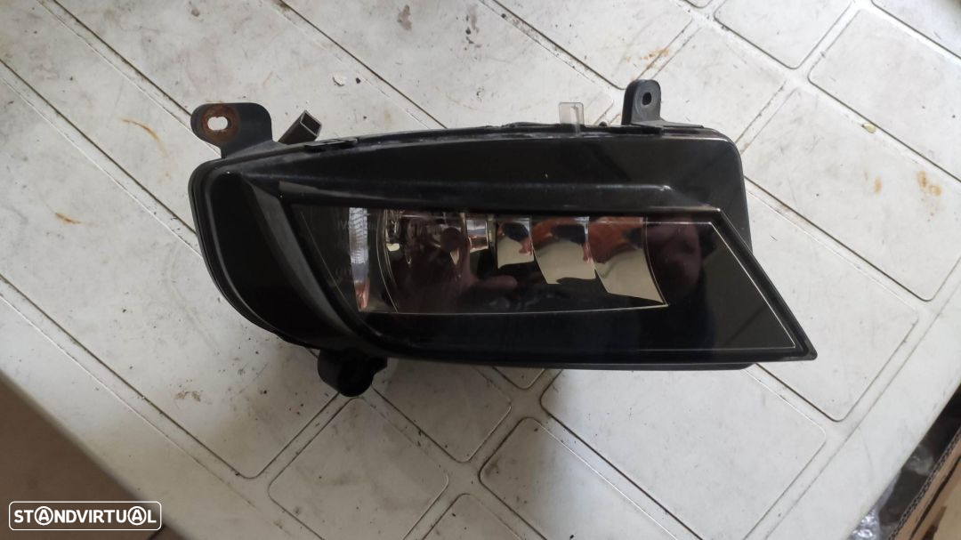 farol nevoeiro esquerdo Audi A4 8k facelift - 6
