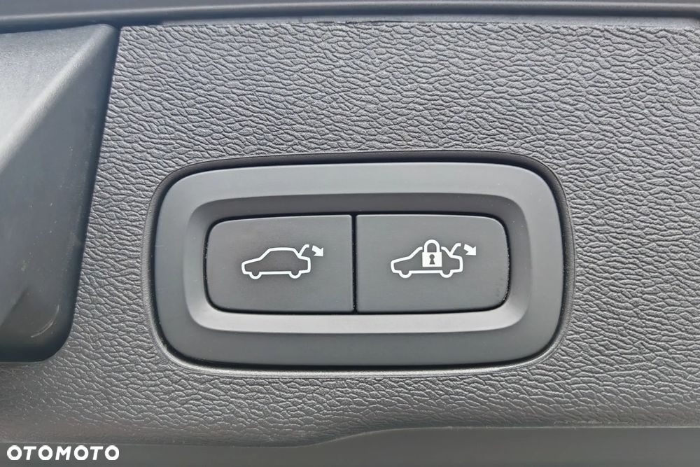 Volvo XC 60 B4 D AWD Plus Dark - 13