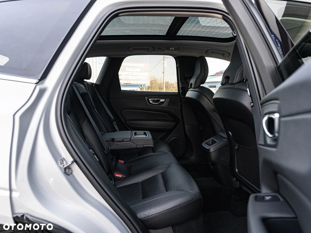 Volvo XC 60 B4 D Geartronic Momentum Pro - 27