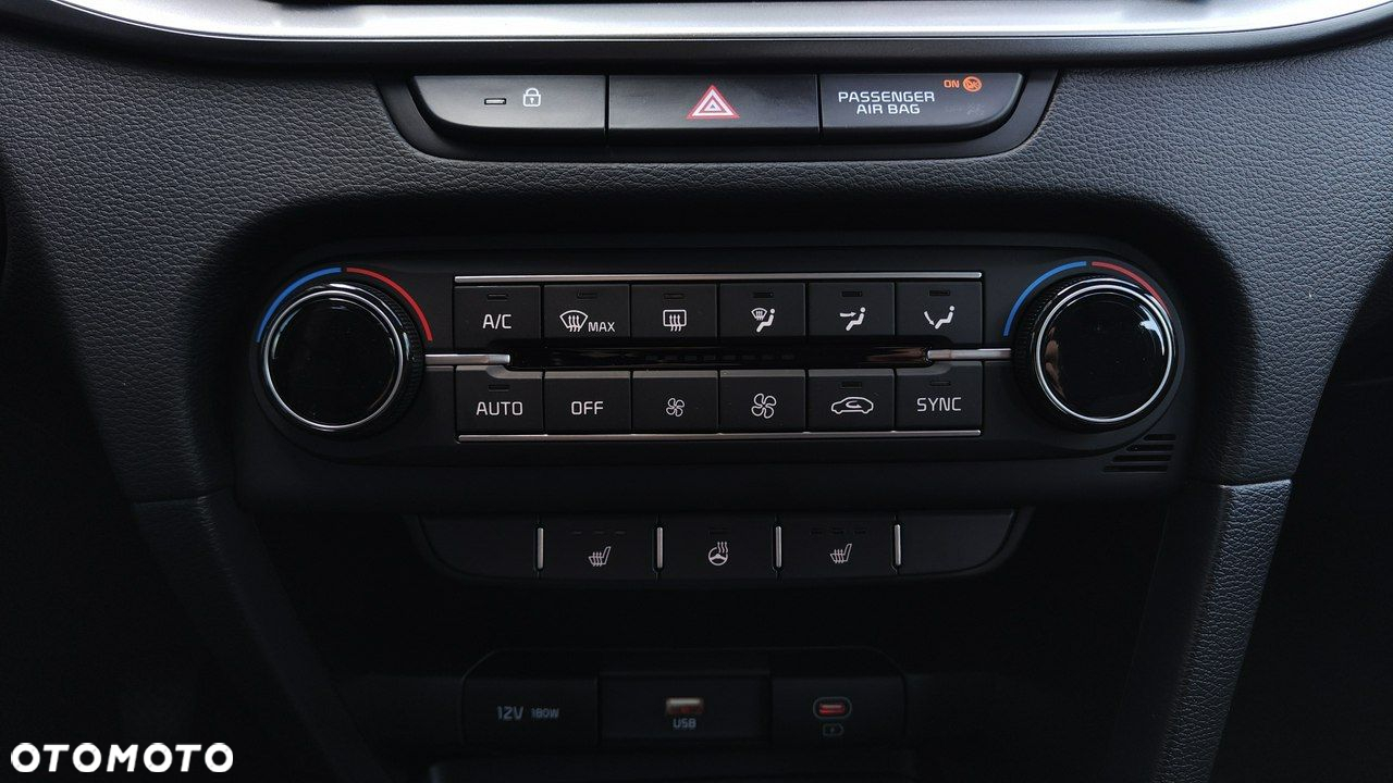 Kia Ceed - 13