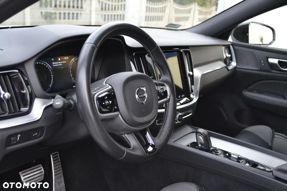 Volvo V60 B3 B R-Design - 25