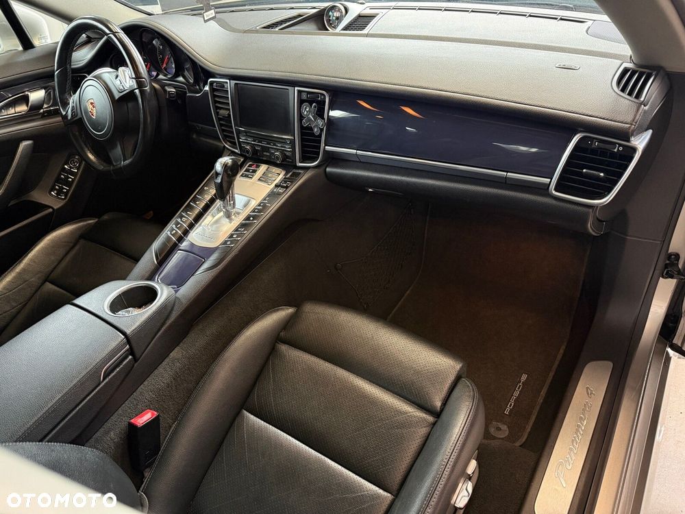 Porsche Panamera - 18