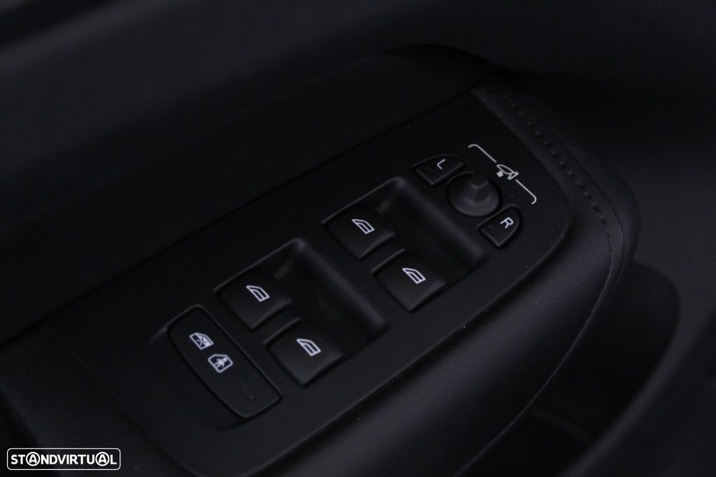 Volvo XC 60 2.0 T6 PHEV Plus Dark AWD - 20