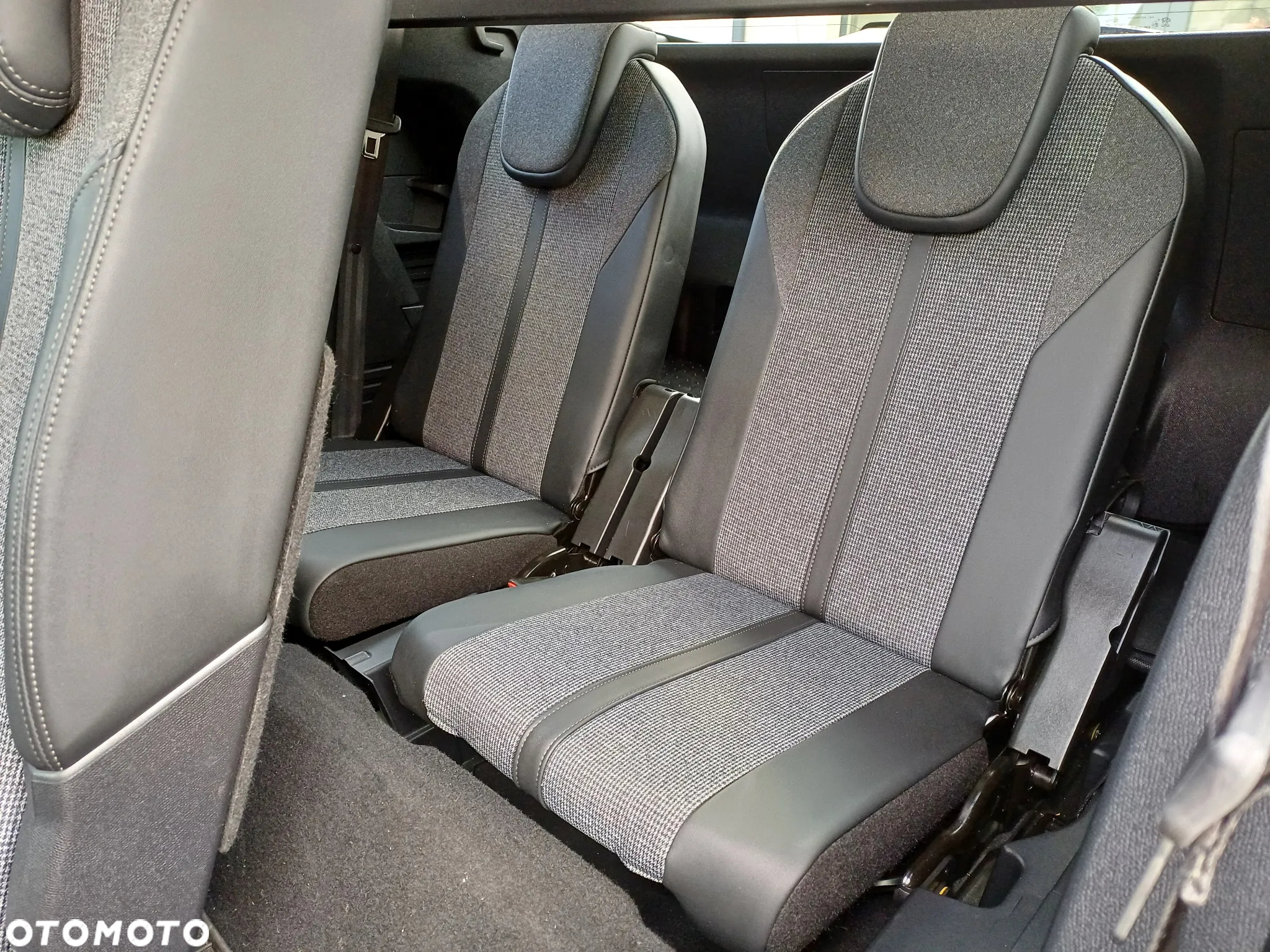 Peugeot 5008 BlueHDI 130 EAT8 Allure - 20