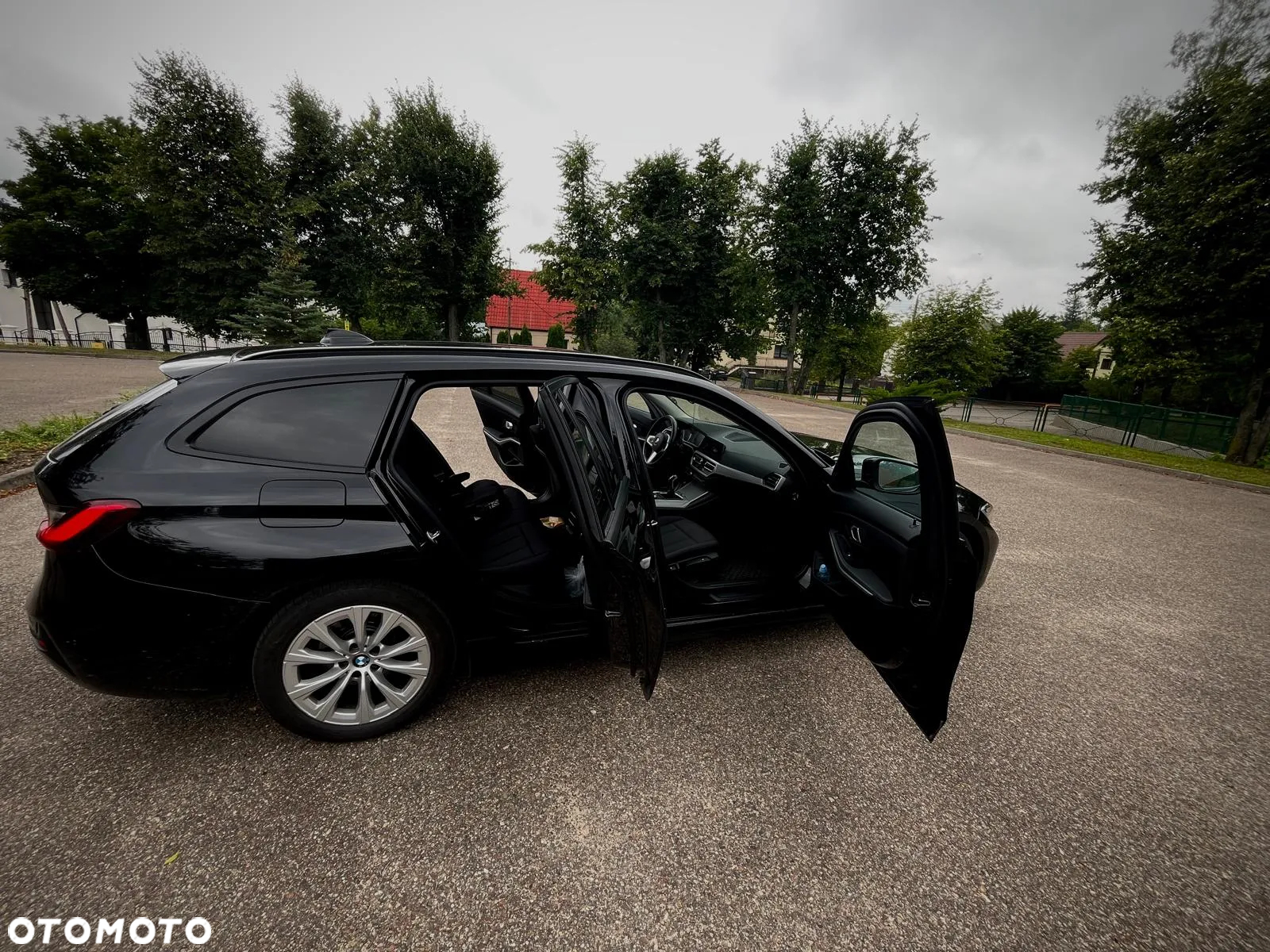 BMW Seria 3 318d Touring - 14