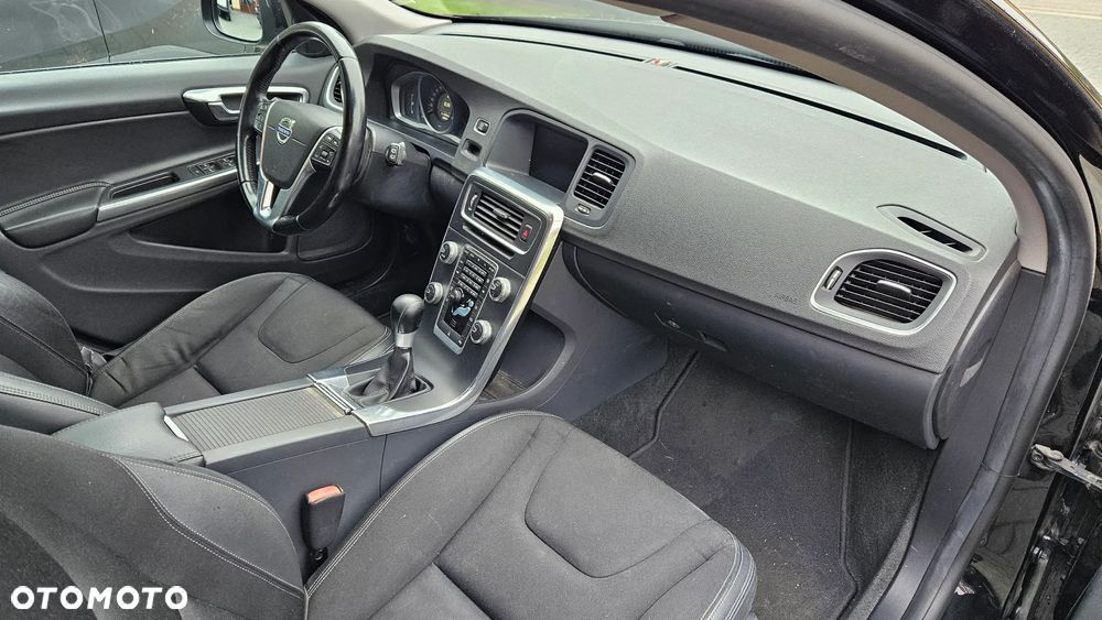 Volvo V60 D2 Momentum - 11