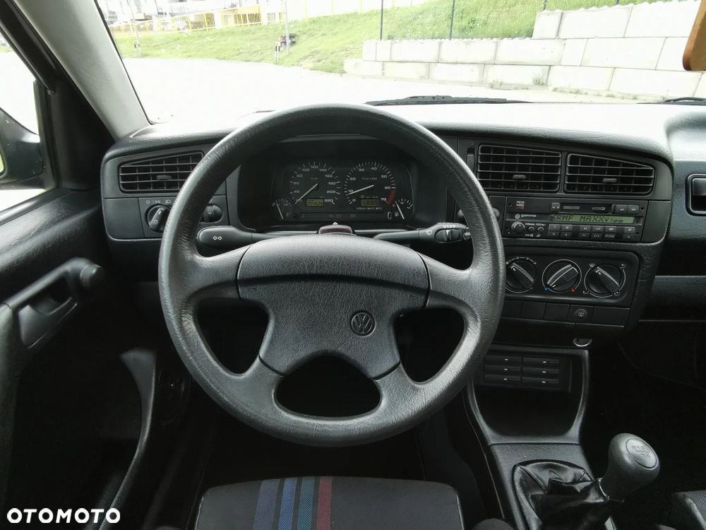 Volkswagen Golf 1.8 GT Special - 32