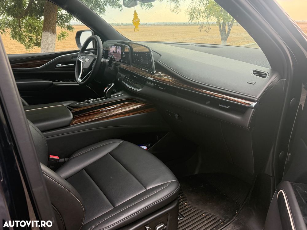 Cadillac Escalade - 4