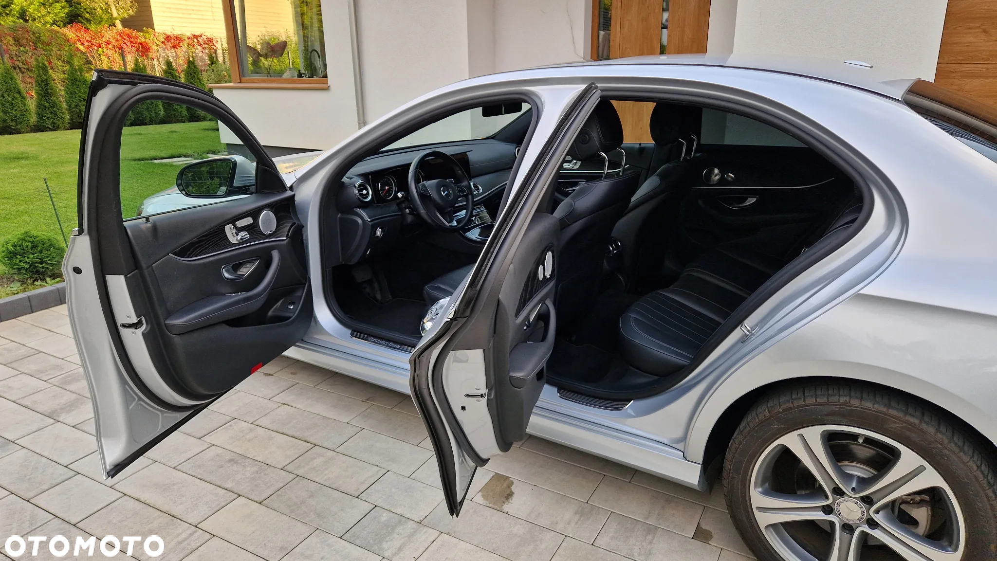 Mercedes-Benz Klasa E 300 9G-TRONIC Avantgarde - 23