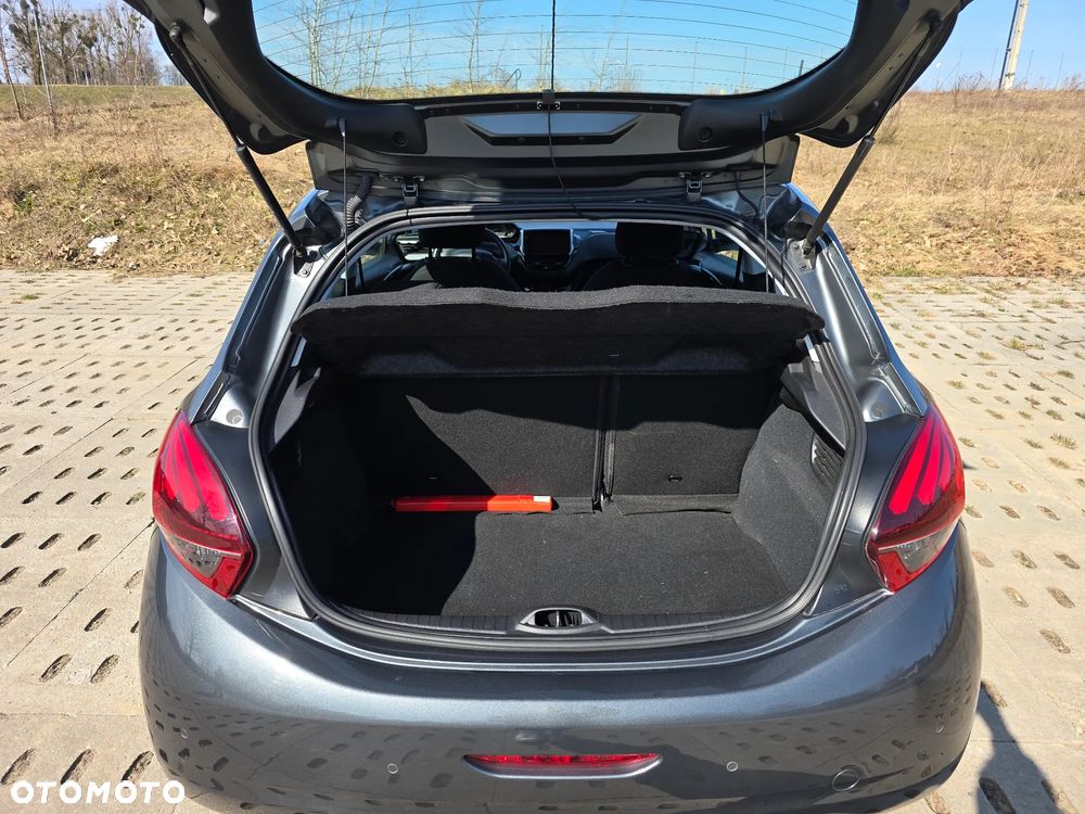 Peugeot 208 - 9