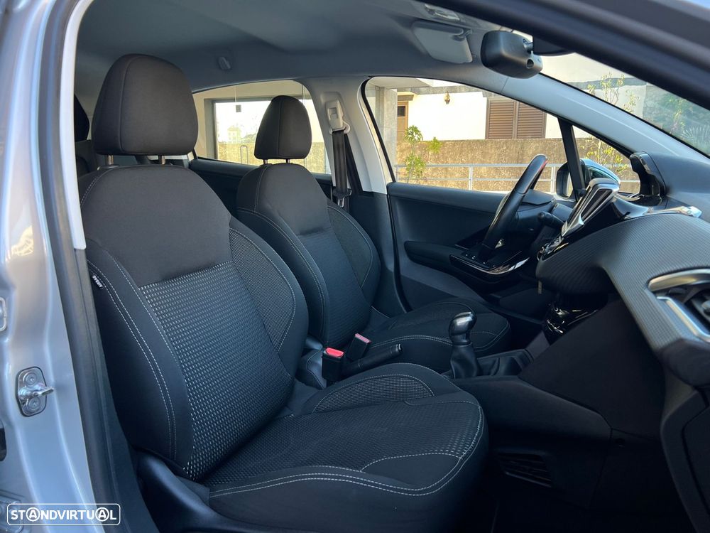 Peugeot 208 1.2 PureTech Style - 12