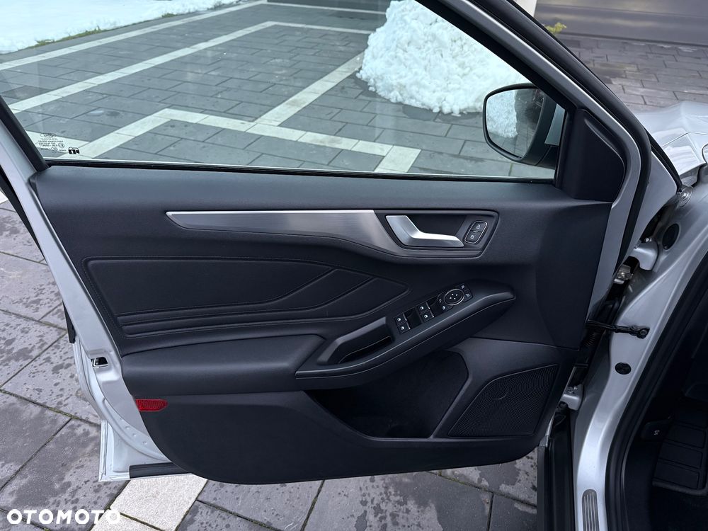 Ford Focus 2.0 EcoBlue Start-Stopp-System TITANIUM - 19