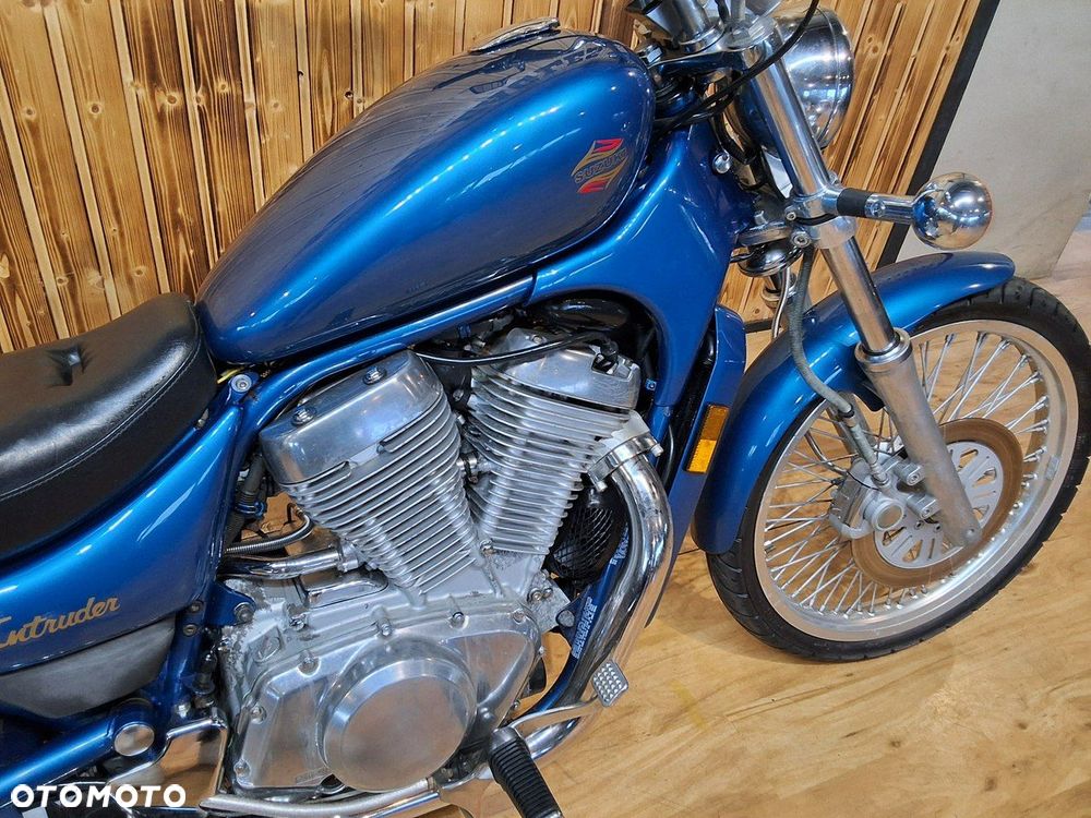 Suzuki Intruder - 12