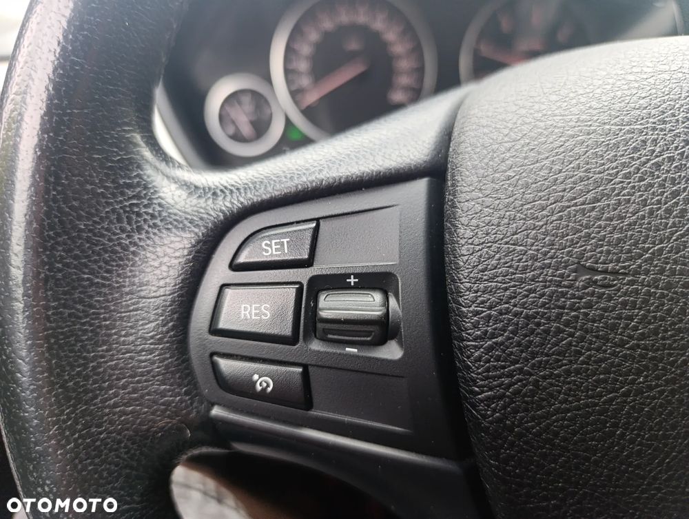 BMW Seria 3 318d DPF Edition Sport - 30