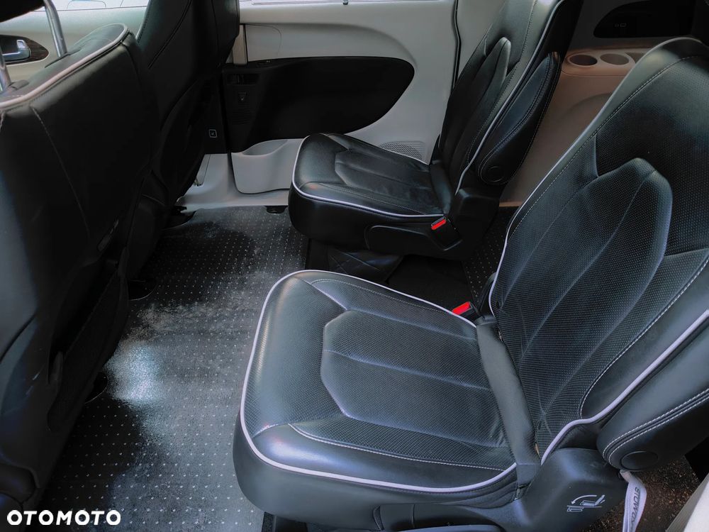 Chrysler Pacifica - 8
