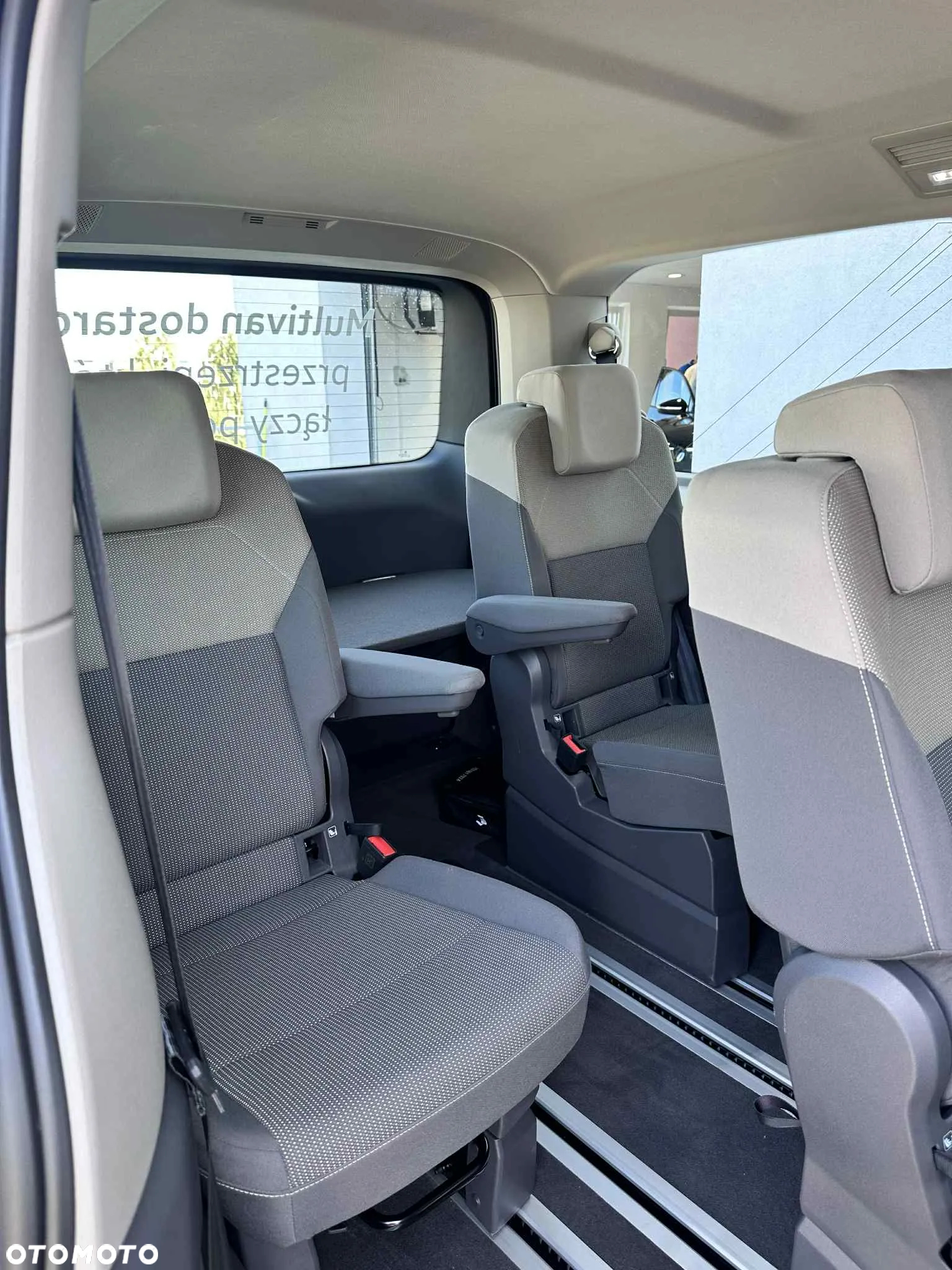 Volkswagen Multivan - 16