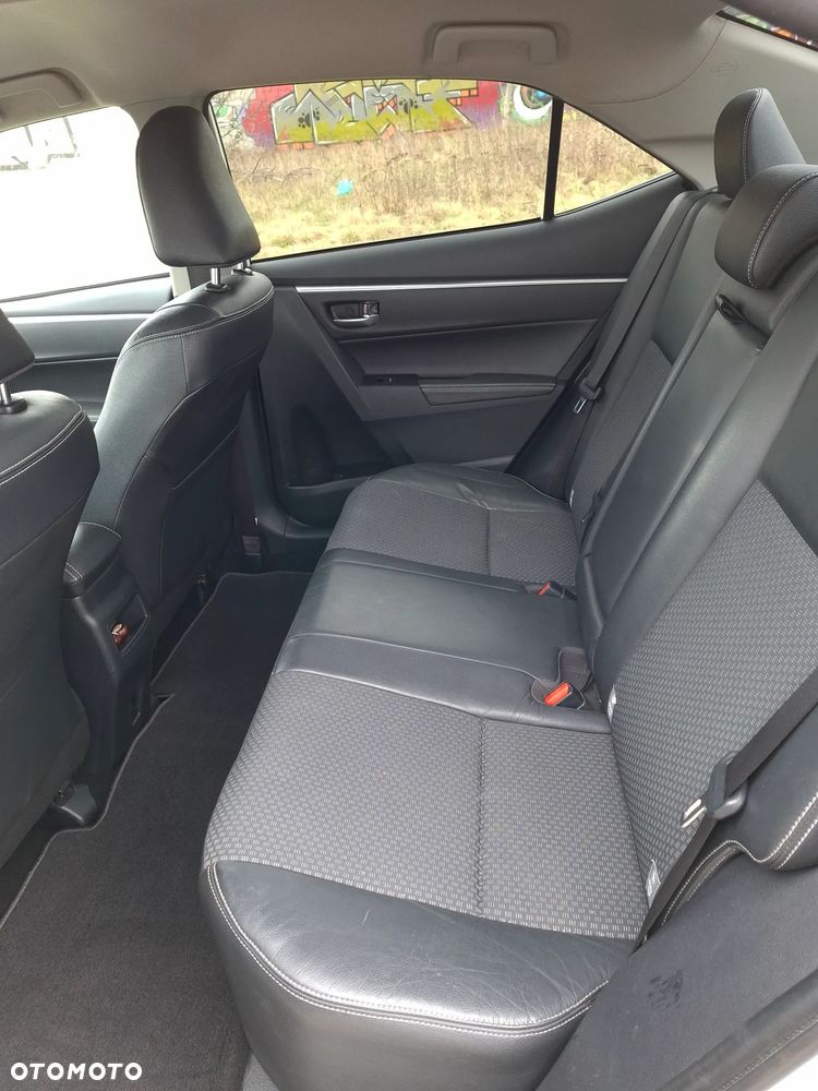 Toyota Corolla 1.6 Prestige EU6 - 13