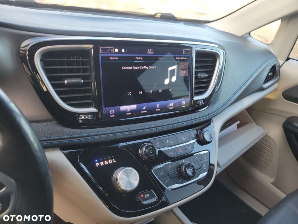 Chrysler Pacifica - 11