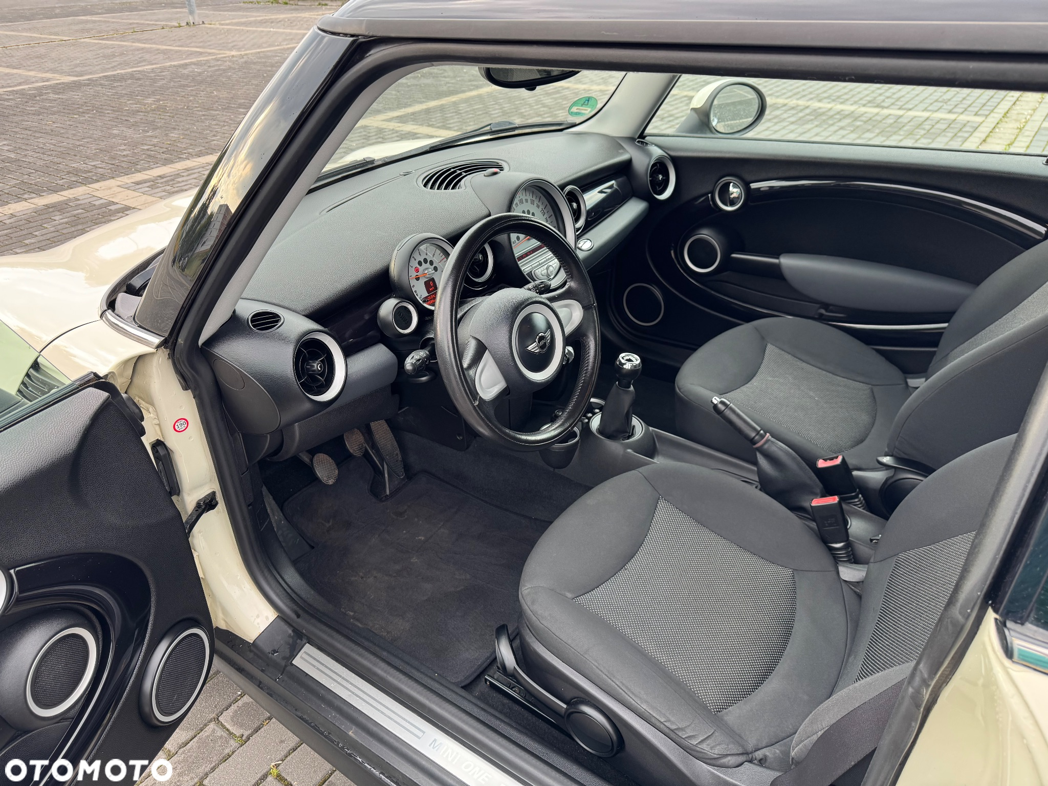 MINI ONE Standard - 13