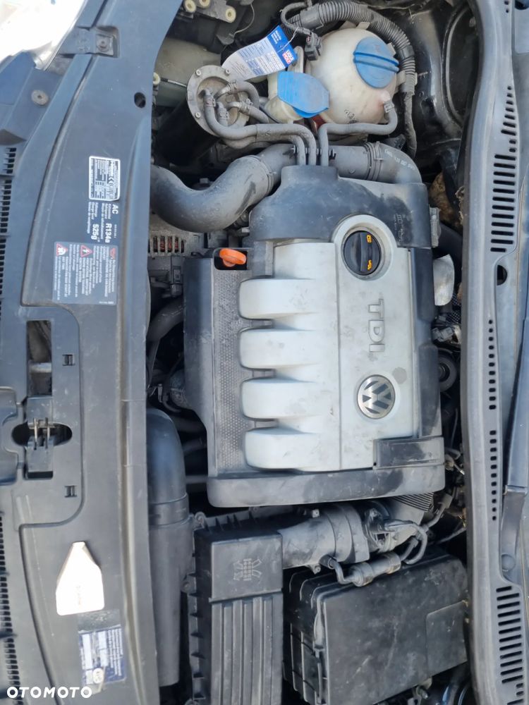 Volkswagen Touran 2.0 TDI DPF Highline - 16